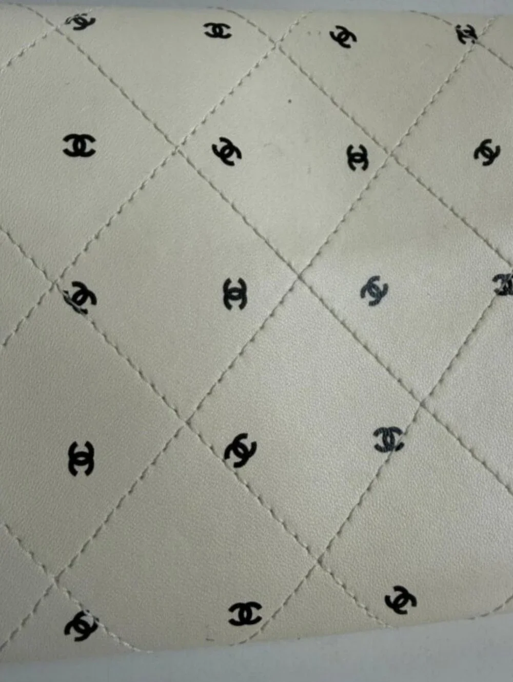 Printed Lambskin Logo CC Envelope Clutch With Chain White